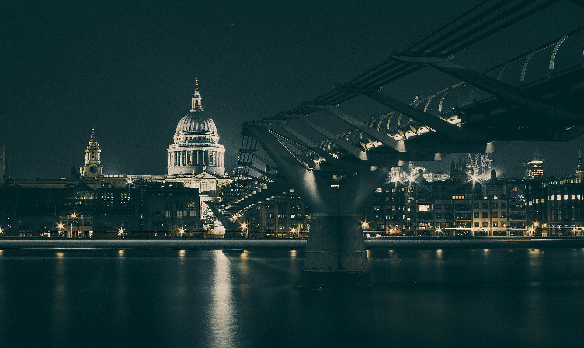 Slider image of St Pauls Catherdral in London