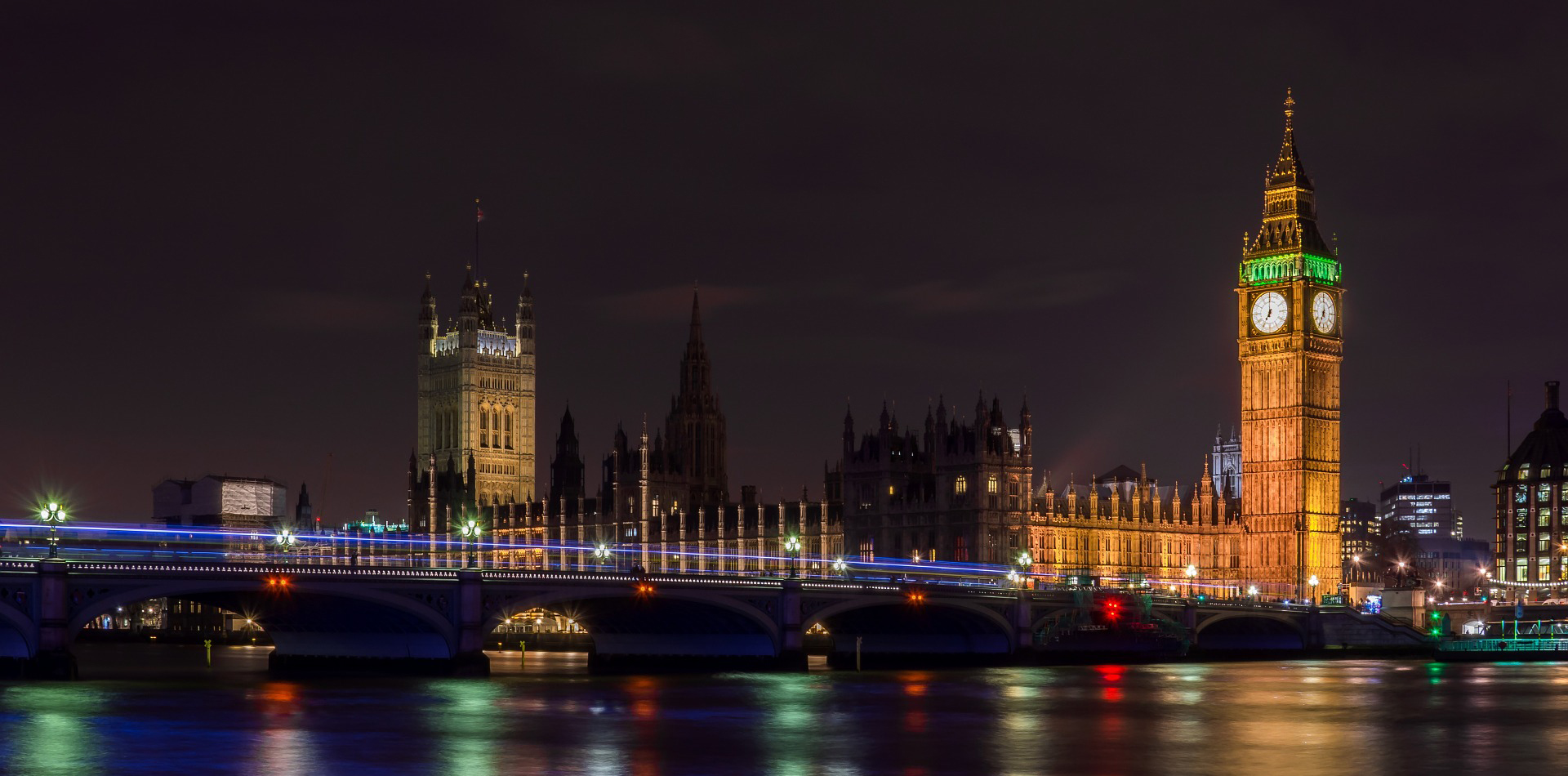 Slider image of Houses of Parliament in London